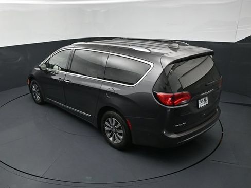 Used 2020 Chrysler Pacifica Touring-L Plus w/ Advanced Safetytec Group FWD image 16