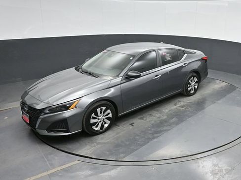 Used 2025 Nissan Altima 2.5 S image 32