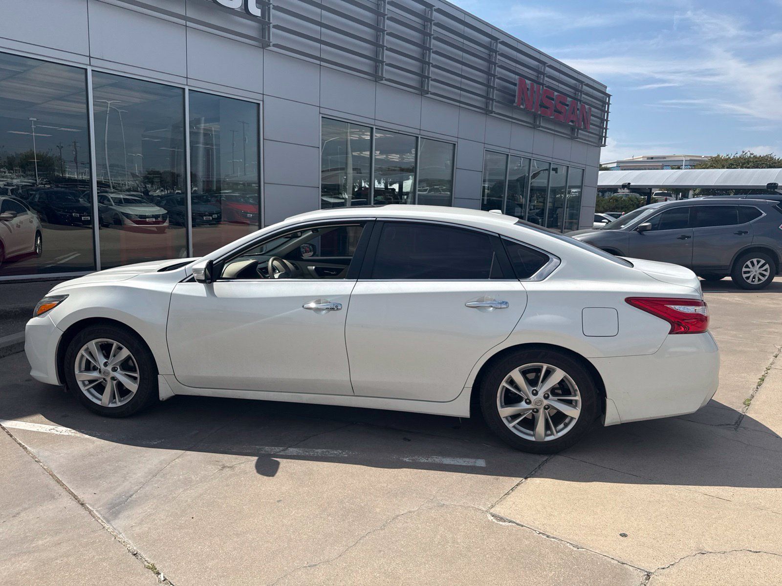 Used 2016 Nissan Altima 2.5 SL w/ 2.5 Technology Package FWD image 5