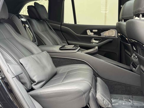 Used 2023 Mercedes-Benz Maybach GLS 600 4MATIC image 36