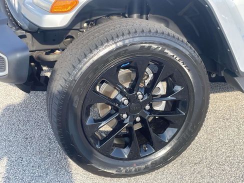 Used 2022 Jeep Wrangler Unlimited Sahara w/ Cold Weather Group image 28