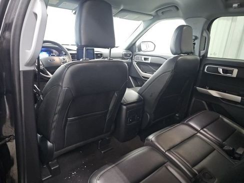 Used 2023 Ford Explorer XLT w/ Equipment Group 202A AWD/4WD image 18