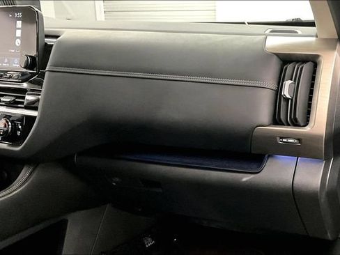 Used 2024 Nissan Pathfinder Platinum w/ Cargo Package AWD/4WD image 19