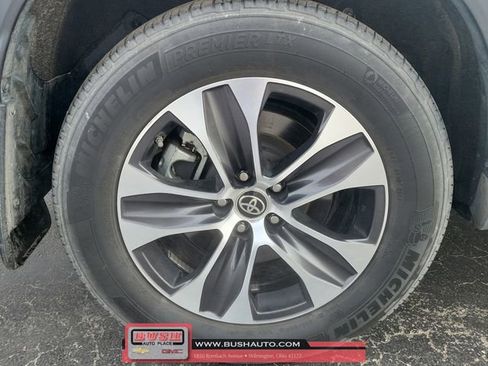 Used 2021 Toyota Highlander XLE image 6