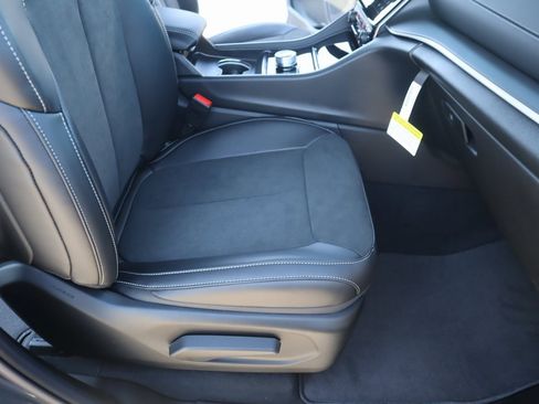 New 2025 Jeep Grand Cherokee Laredo image 13