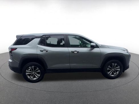 Used 2025 Chevrolet Equinox LT FWD image 16