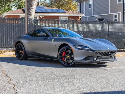 Used 2024 Ferrari Roma image 2