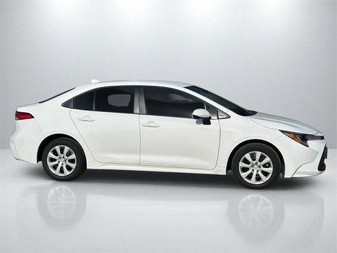 Used 2025 Toyota Corolla LE image 4