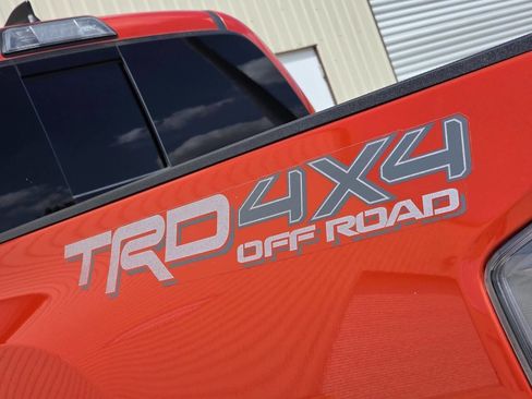 Used 2018 Toyota Tacoma TRD Off-Road image 33