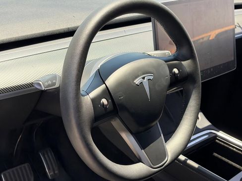 Used 2021 Tesla Model Y Long Range AWD/4WD image 8
