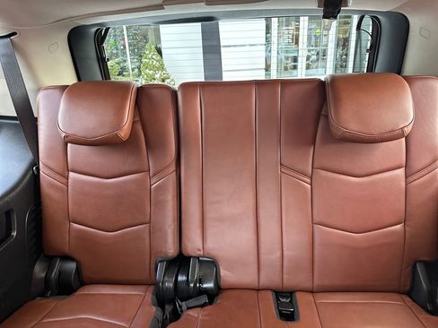 Used 2019 Cadillac Escalade Luxury image 23