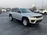 Used 2022 Jeep Grand Cherokee Laredo w/ Luxury Tech Group I image 4