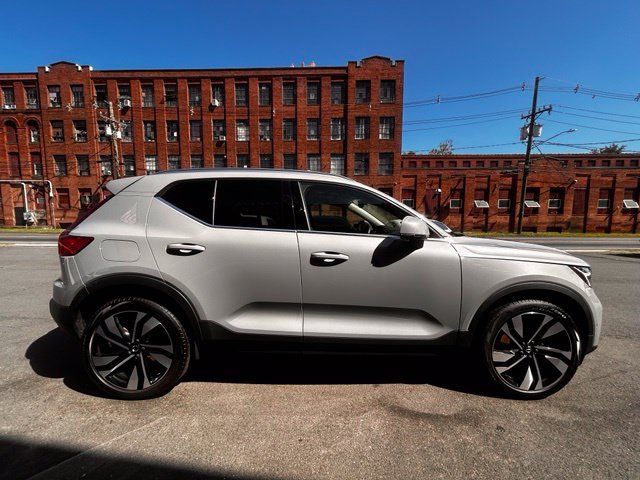 Used 2024 Volvo XC40 B5 Plus w/ Protection Package Premier AWD/4WD image 8