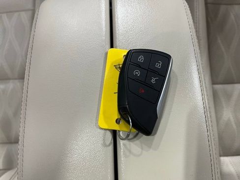 Used 2022 Buick Envision Avenir w/ Technology Package II AWD/4WD image 28