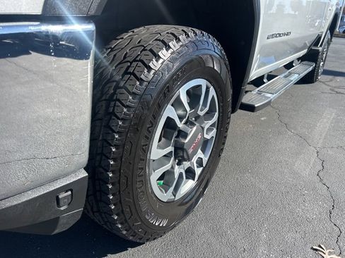 Used 2022 GMC Sierra 2500 SLT w/ SLT Convenience Package image 11