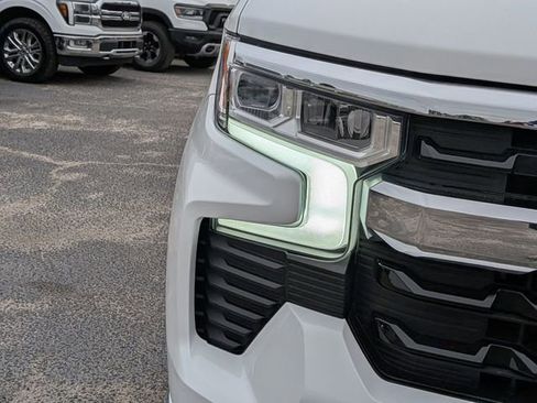 Used 2025 Chevrolet Silverado 1500 LT image 10