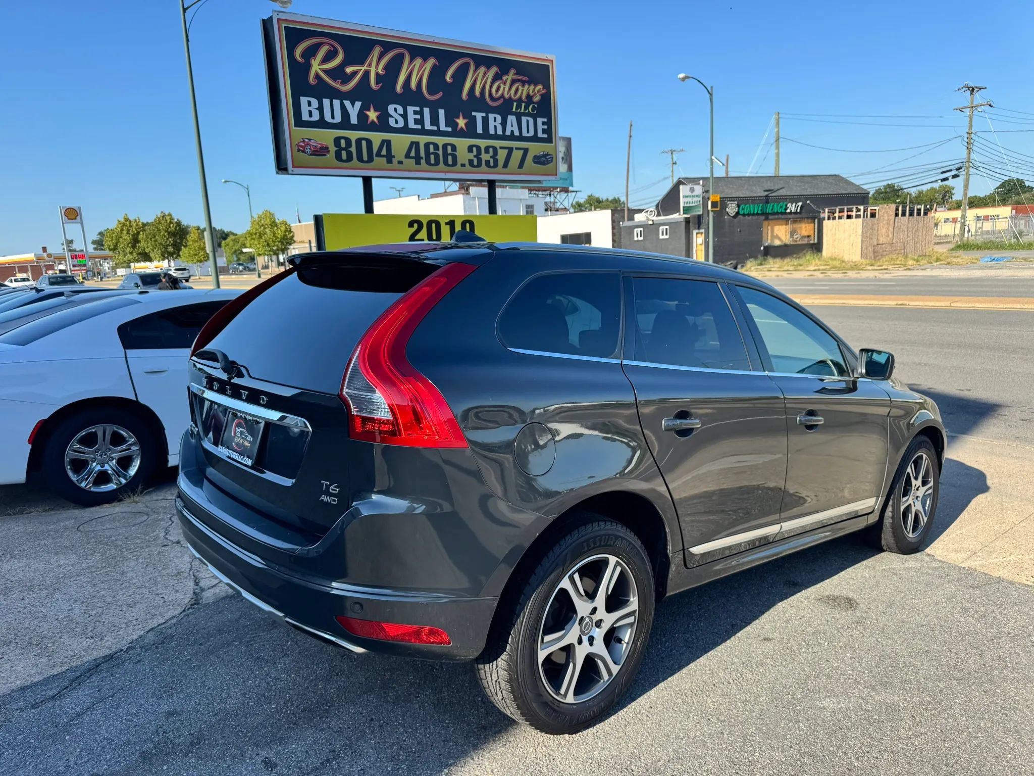 Used 2015 Volvo XC60 T6 w/ Protection Package AWD/4WD image 3