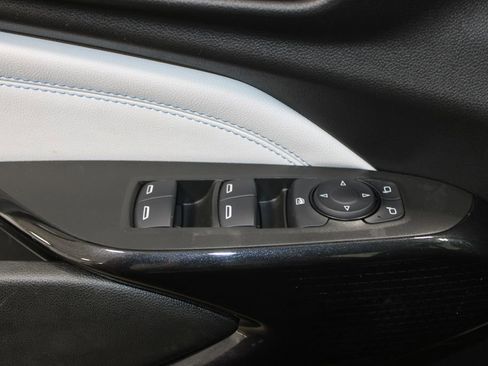 Used 2025 Chevrolet Trax LT image 35