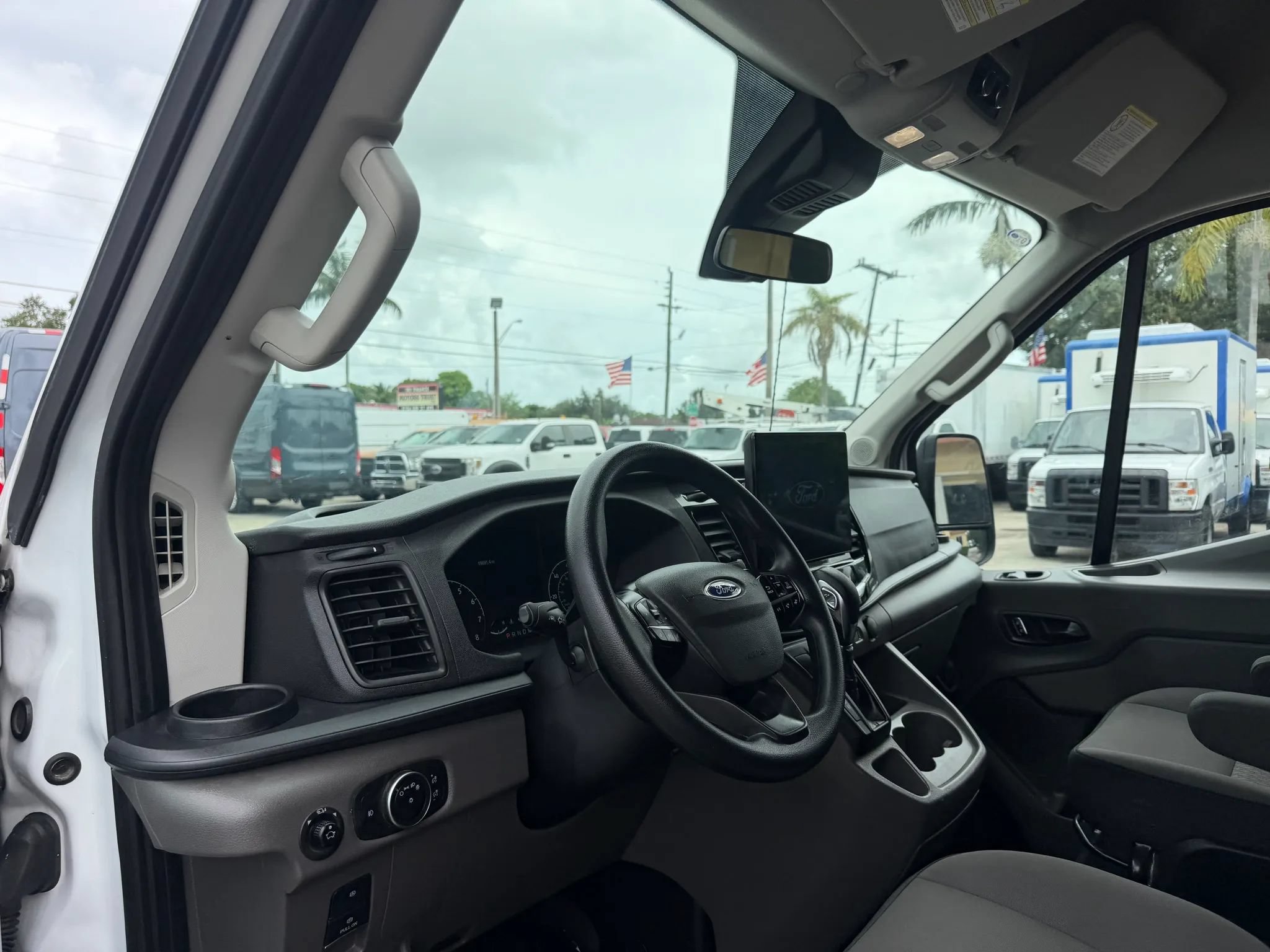 Used 2024 Ford Transit 350 XLT RWD image 13