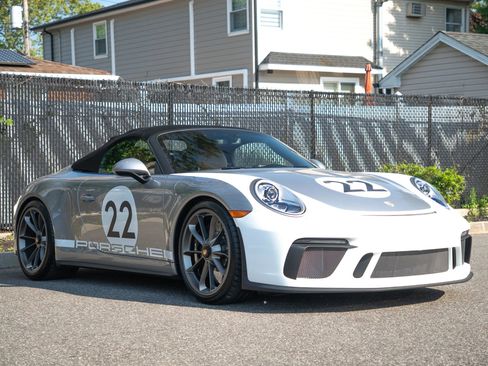 Used 2019 Porsche 911 Speedster RWD image 11