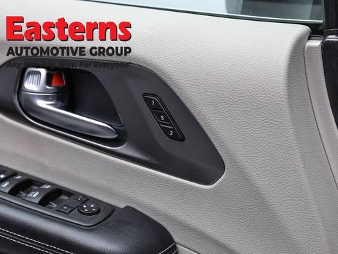 Used 2023 Chrysler Pacifica Touring-L FWD image 22