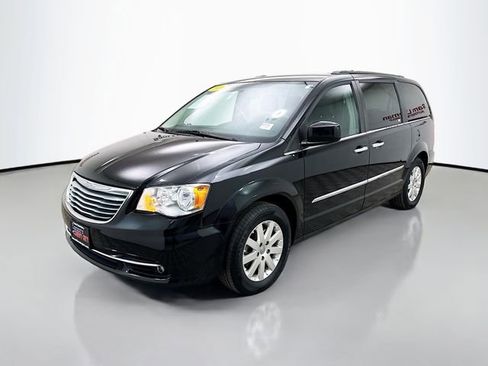 Used 2016 Chrysler Town & Country Touring w/ Driver Convenience Group image 4