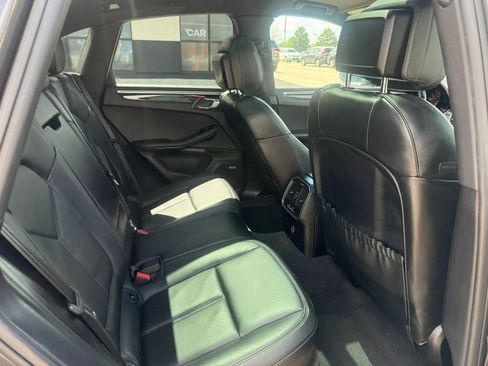 Used 2018 Porsche Macan Sport Edition image 25