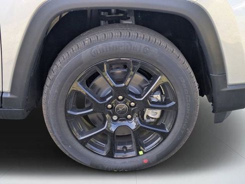 New 2026 Jeep Compass Latitude image 9