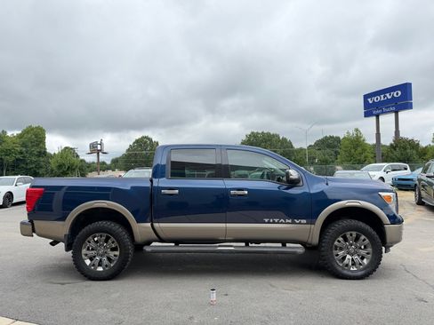 Used 2018 Nissan Titan SV AWD/4WD image 7