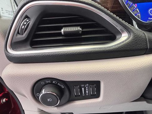 Used 2024 Chrysler Pacifica Limited FWD image 20