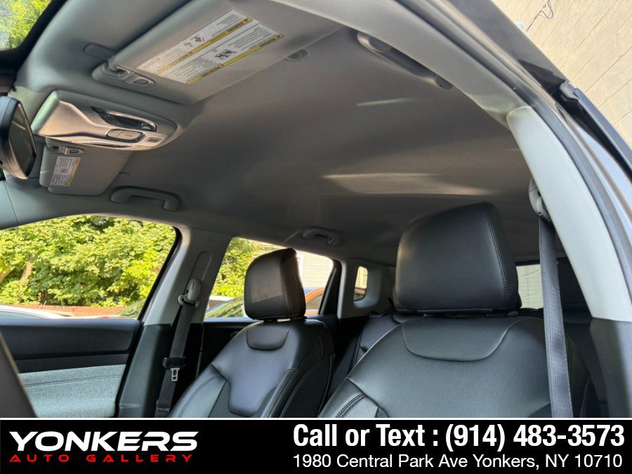 Used 2022 Jeep Compass Latitude AWD/4WD image 40