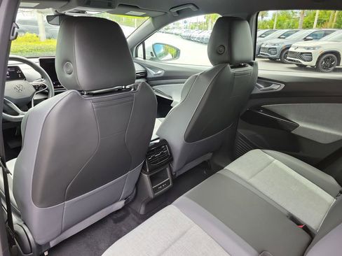 Used 2024 Volkswagen ID.4 Pro RWD image 11