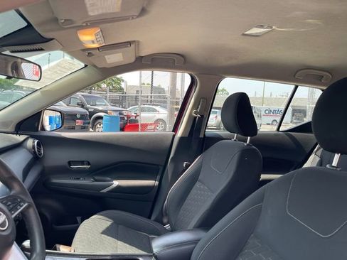 Used 2022 Nissan Kicks SV image 10