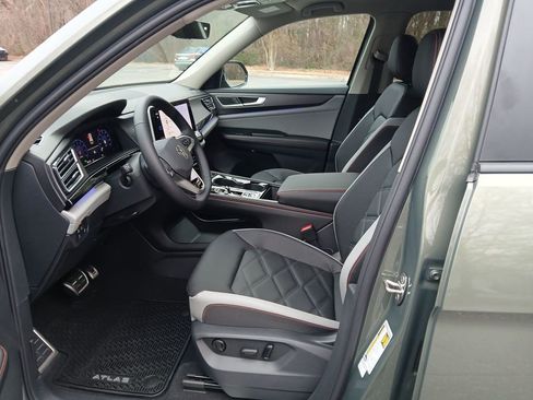 New 2026 Volkswagen Atlas Peak Edition image 9