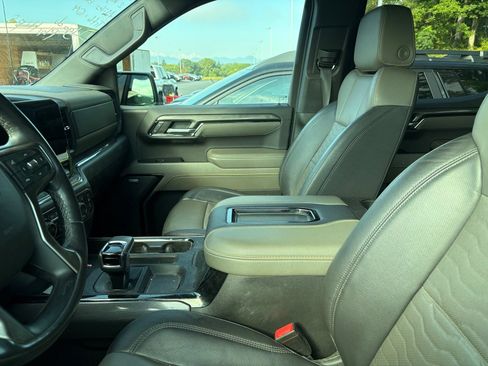Used 2022 Chevrolet Silverado 1500 ZR2 w/ Technology Package AWD/4WD image 7