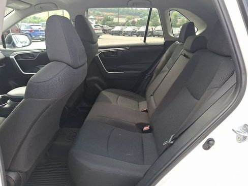 Used 2022 Toyota RAV4 LE FWD image 10
