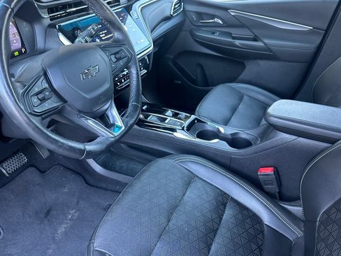 Used 2023 Chevrolet Bolt LT w/ Infotainment Package FWD image 9