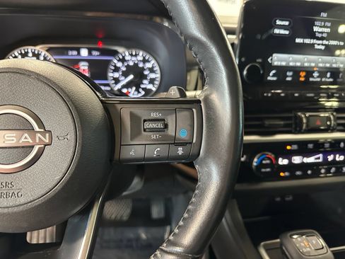 Used 2024 Nissan Pathfinder SL w/ SL Premium Package FWD image 19