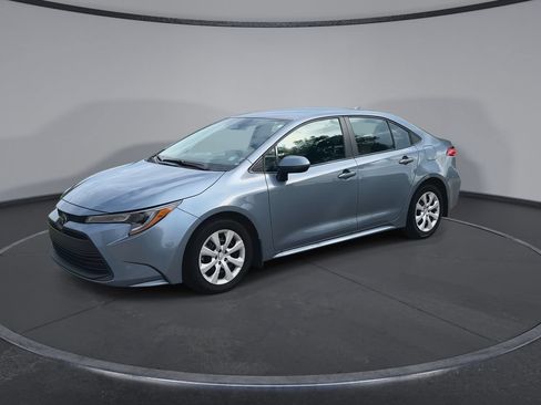 Used 2025 Toyota Corolla LE FWD image 4
