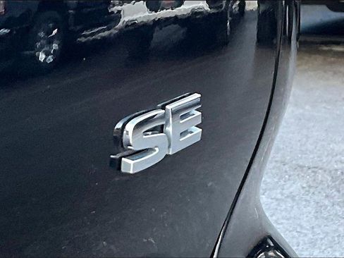 Used 2024 Mitsubishi Outlander SE Black Edition image 8