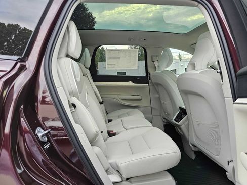New 2025 Volvo EX90 Ultra w/ Protection Package Premier image 12