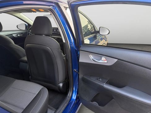 Used 2023 Kia Forte LXS w/ LXS Technology Package FWD image 17