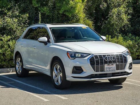 Used 2022 Audi Q3 2.0T Premium image 3