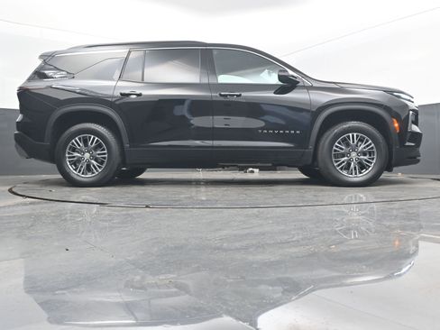 Used 2025 Chevrolet Traverse LT image 29