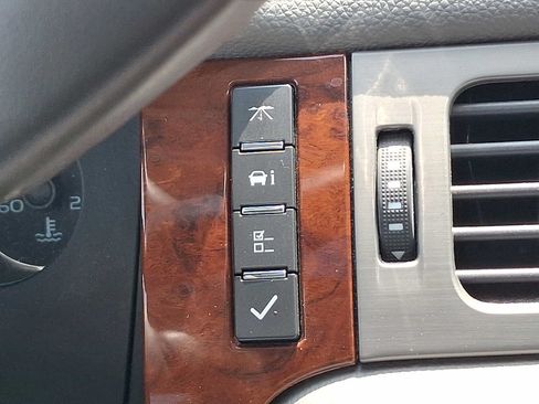 Used 2013 Chevrolet Avalanche LTZ AWD/4WD image 24
