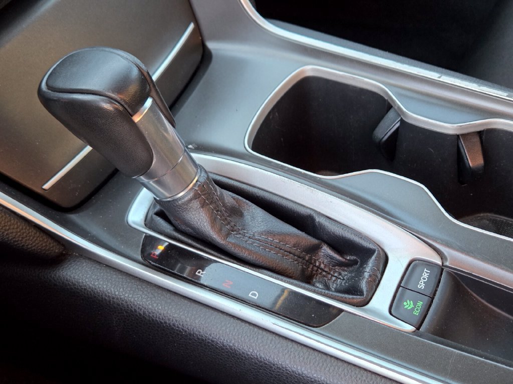 Used 2018 Honda Accord Sport image 31