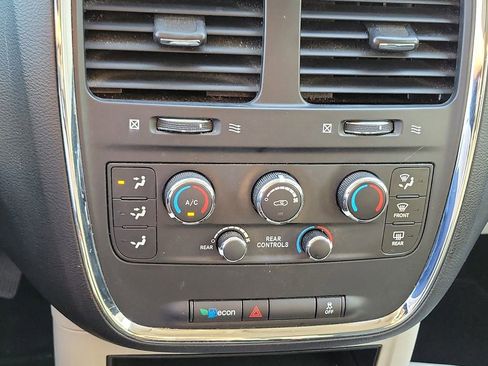 Used 2015 Dodge Grand Caravan SE w/ Quick Order Package 29E SE FWD image 29