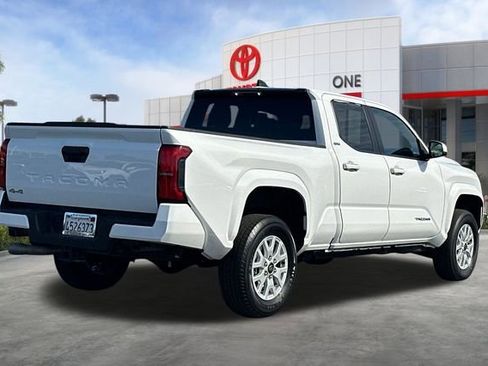 Used 2024 Toyota Tacoma SR5 AWD/4WD image 5