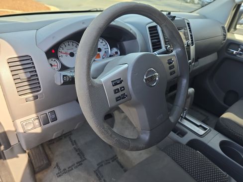 Used 2015 Nissan Frontier Desert Runner image 15