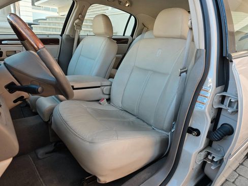 Used 2003 Lincoln Town Car Cartier image 87